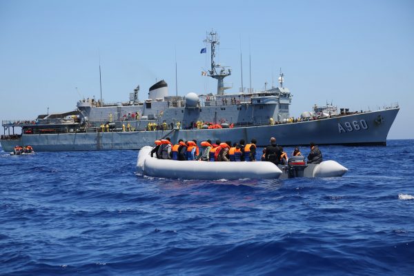 Violation des droits fondamentaux des personnes migrantes : l’agence Frontex à nouveau accusée d’inaction - Vues d'Europe