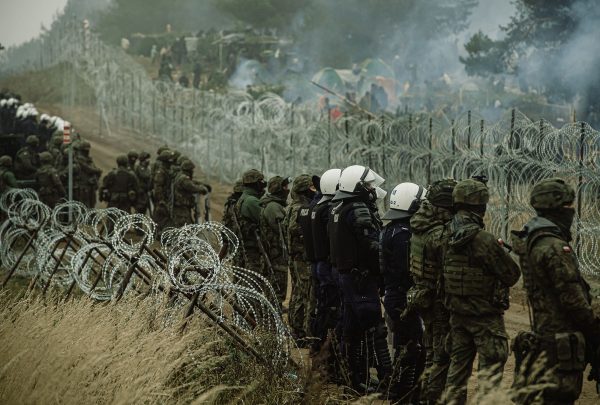 At the border between Belarus and the European Union: pushbacks, militarisation, and repression policy - Vues d'Europe